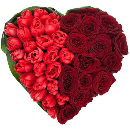 Композиция в виде сердца из тюльпанов и роз «Нескончаемая страсть»